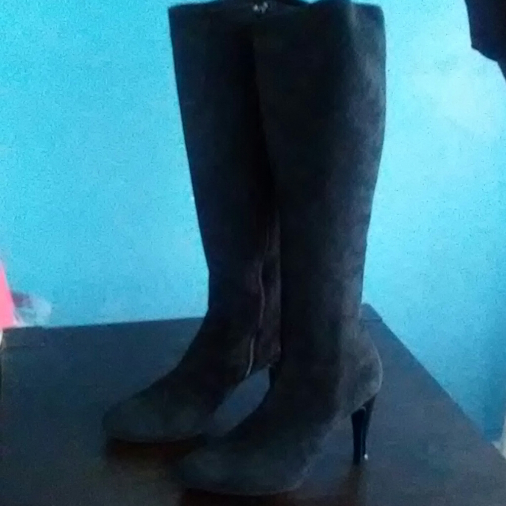 Knee boots